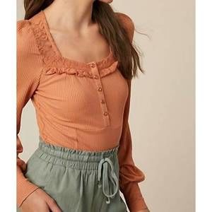 NEW LISTICLE lace puff long sleeve knit top - clay in clay